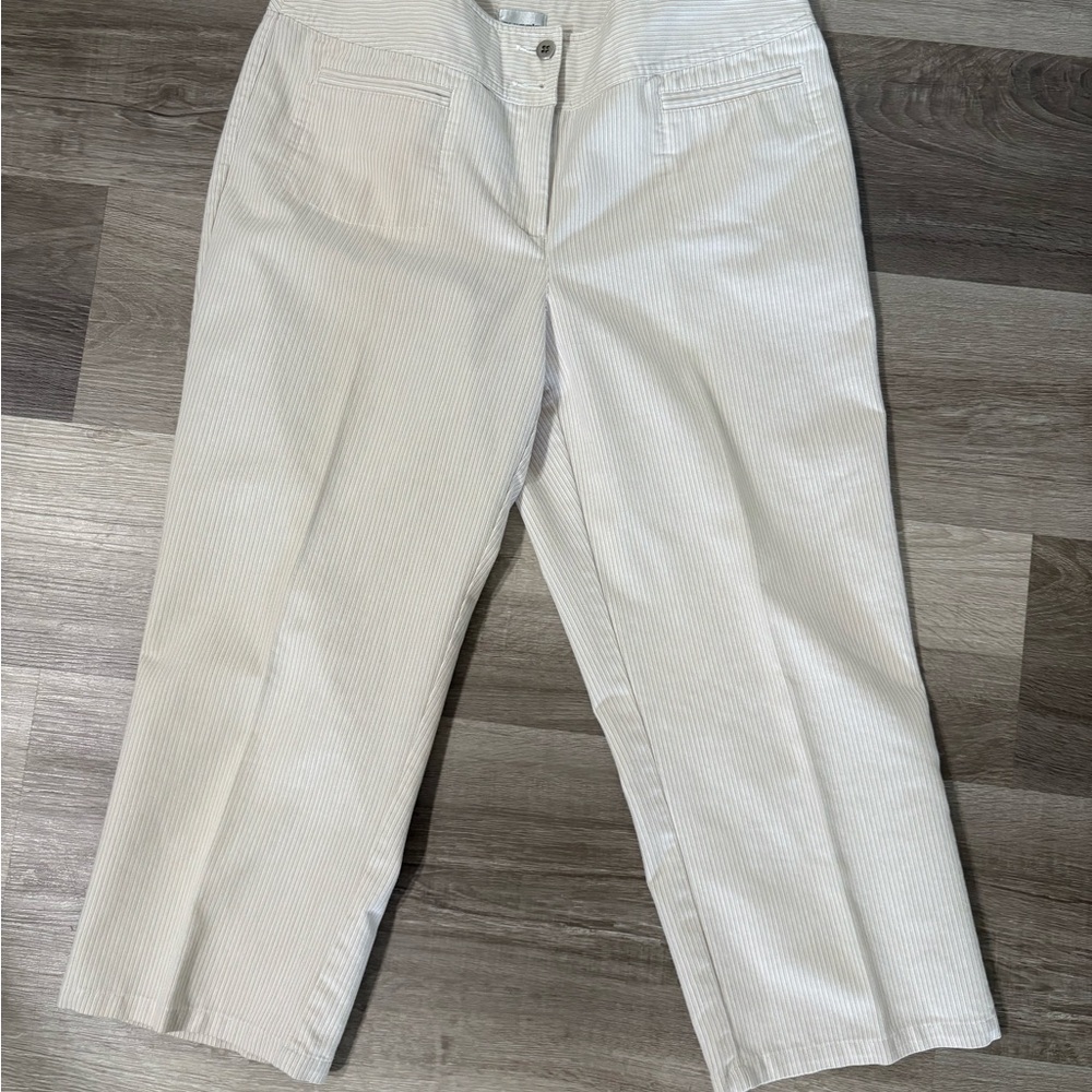 Chicos Light Cream Striped Capri Pants